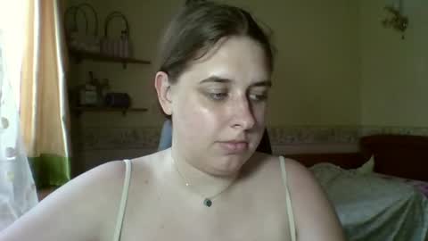 hess_luna_ online show from July 27, 12:21 pm