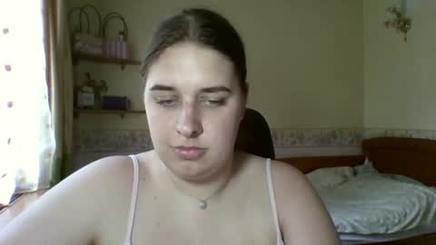 hess_luna_ online show from July 28, 9:04 am