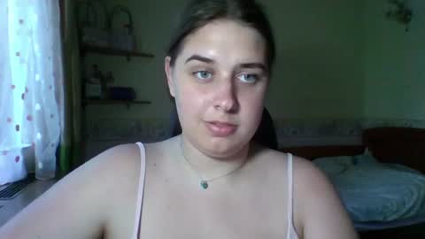 hess_luna_ online show from July 28, 12:22 pm