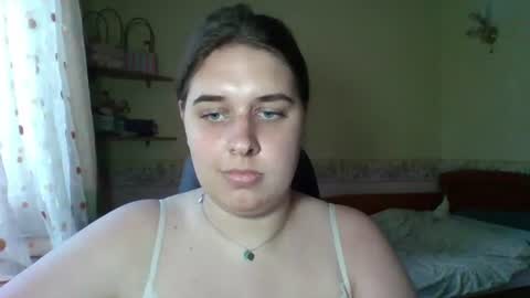 hess_luna_ online show from July 30, 11:17 am