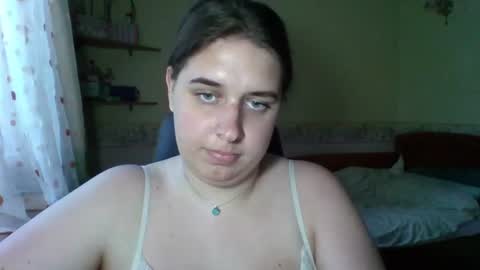 hess_luna_ online show from July 30, 12:23 pm