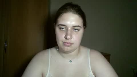 hess_luna_ online show from August 4, 11:18 am