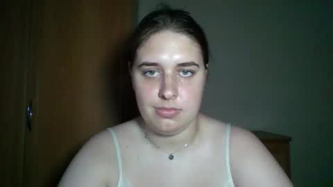 hess_luna_ online show from August 4, 12:24 pm