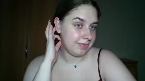 hess_luna_ online show from August 6, 9:08 am