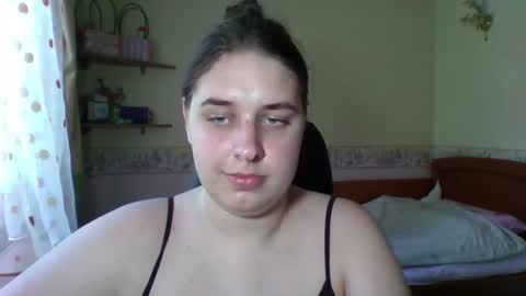 hess_luna_ online show from August 10, 9:11 am