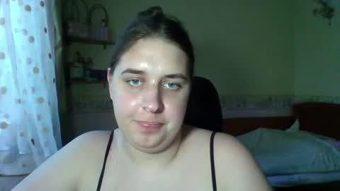 hess_luna_ online show from August 10, 12:28 pm