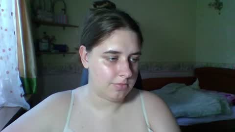 hess_luna_ online show from August 11, 10:17 am