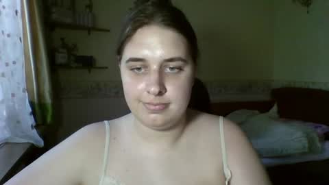 hess_luna_ online show from August 11, 12:40 pm