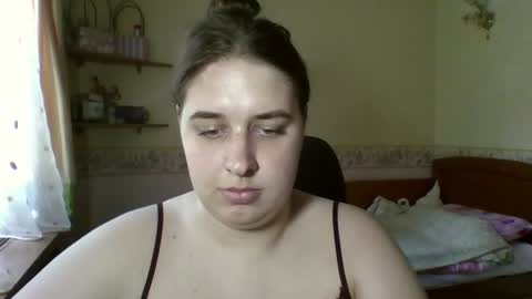 hess_luna_ online show from August 12, 9:11 am