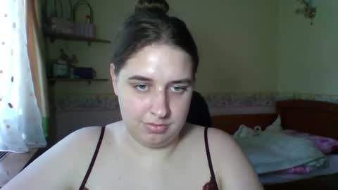 hess_luna_ online show from August 12, 10:17 am