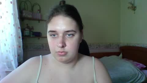 hess_luna_ online show from August 13, 9:12 am