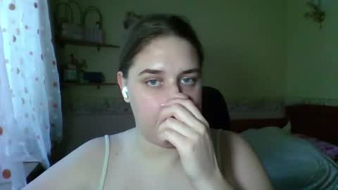 hess_luna_ online show from August 13, 10:18 am