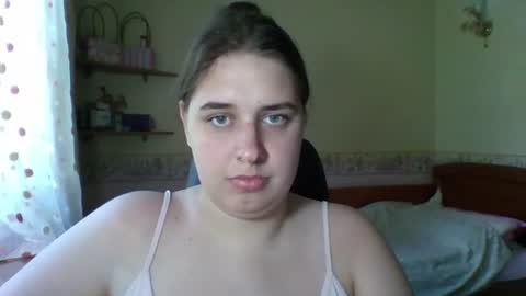 hess_luna_ online show from August 14, 9:02 am