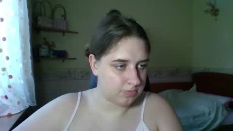 hess_luna_ online show from August 14, 10:08 am