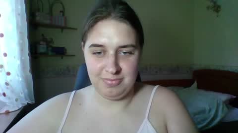 hess_luna_ online show from August 14, 11:14 am