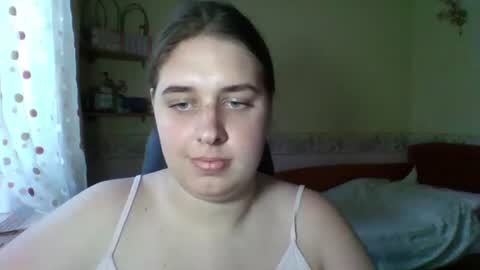 hess_luna_ online show from August 14, 12:20 pm