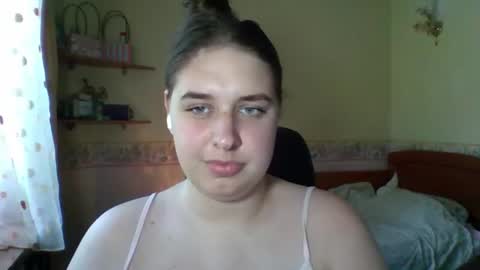 hess_luna_ online show from August 17, 9:03 am