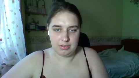 hess_luna_ online show from August 17, 10:09 am