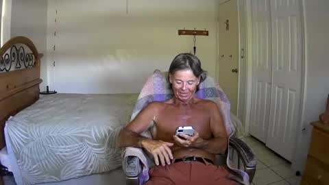 hewes1 online show from August 10, 9:49 pm
