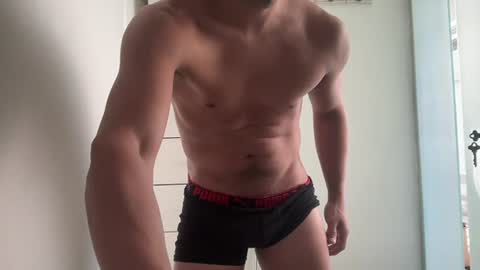 hhernan1 online show from June 28, 7:17 pm
