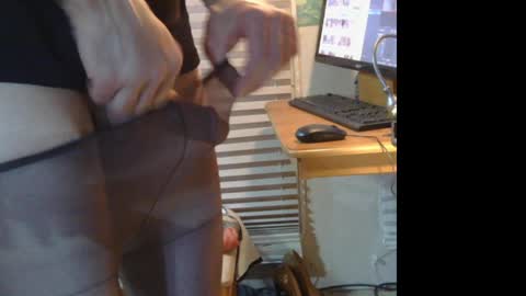 high_heeledguy online show from May 2, 12:37 am