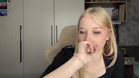 Emma online show from August 6, 1:32 pm