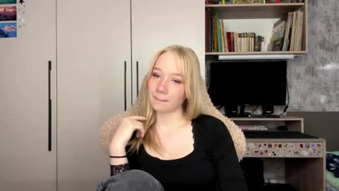 Emma online show from August 8, 12:49 pm