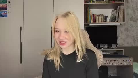 Emma online show from August 9, 8:15 am