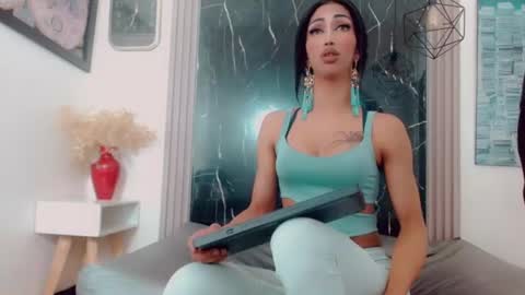 Hilary Avilan online show from August 11, 7:16 pm