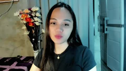 hilarymolly online show from August 4, 9:45 pm
