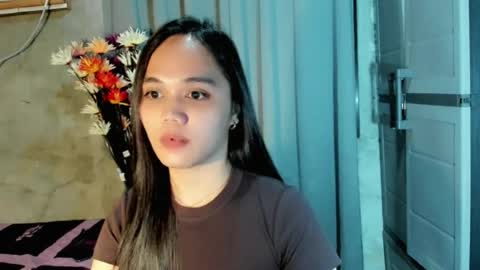 hilarymolly online show from August 7, 1:11 pm