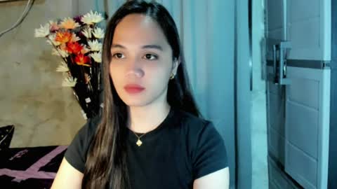 hilarymolly online show from August 8, 8:31 pm