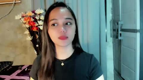 hilarymolly online show from August 11, 8:33 pm