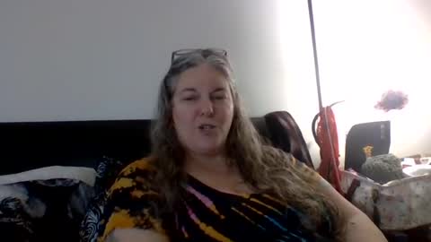 hippysnewhere online show from August 5, 10:41 pm