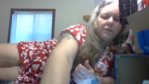 hippysnewhere online show from August 10, 1:29 am