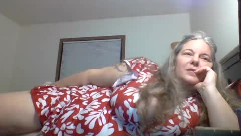 hippysnewhere online show from August 10, 2:35 am