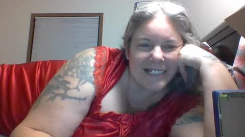 hippysnewhere online show from August 10, 8:49 am
