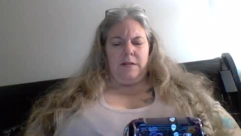 hippysnewhere online show from August 14, 10:08 am
