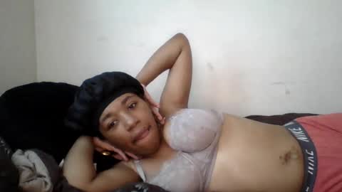 hisfreakyqueen86 online show from August 15, 7:40 pm