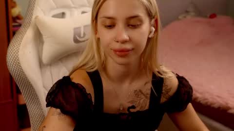 Holly online show from August 13, 5:38 pm