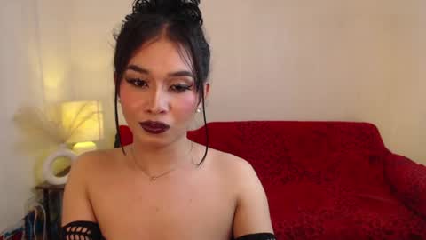 hoe_freesia online show from July 6, 12:36 am