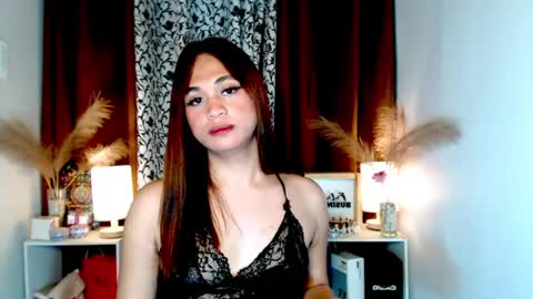 hoelymarie online show from July 19, 7:32 am