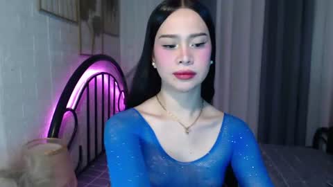 hoelymolly online show from July 5, 7:39 pm