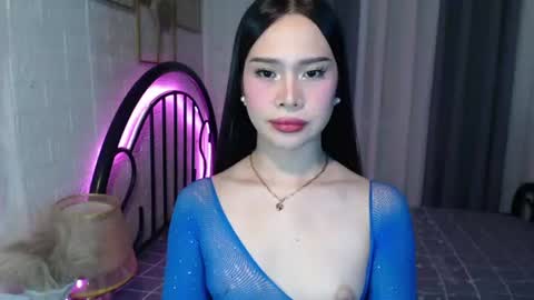 hoelymolly online show from July 6, 12:25 am