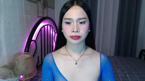 hoelymolly online show from July 6, 1:31 am