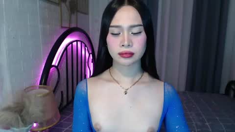hoelymolly online show from July 6, 2:37 am