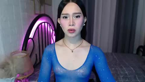 hoelymolly online show from July 6, 9:29 pm