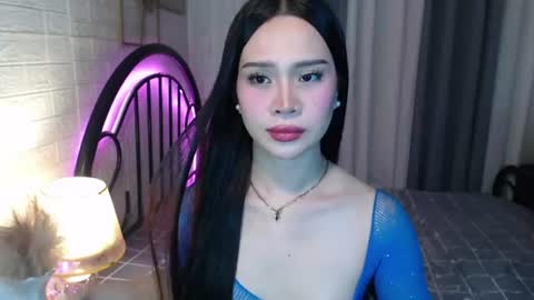 hoelymolly online show from July 7, 9:30 pm