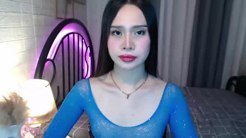 hoelymolly online show from July 8, 12:03 am