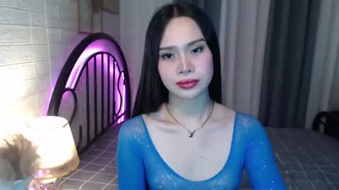 hoelymolly online show from July 8, 1:09 am